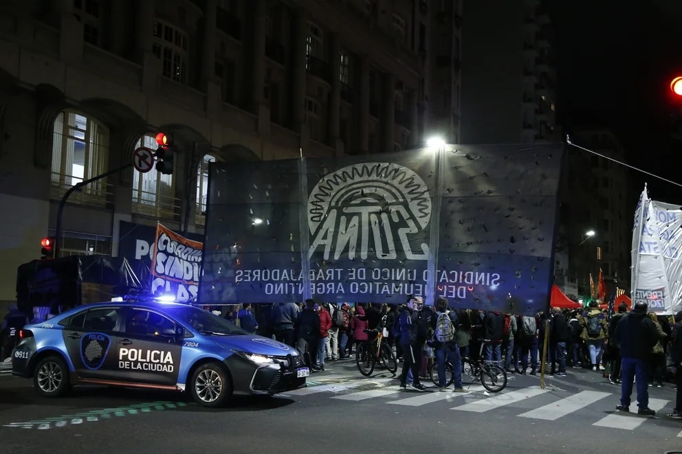 El gremio de los neumáticos se atrincheró en Trabajo