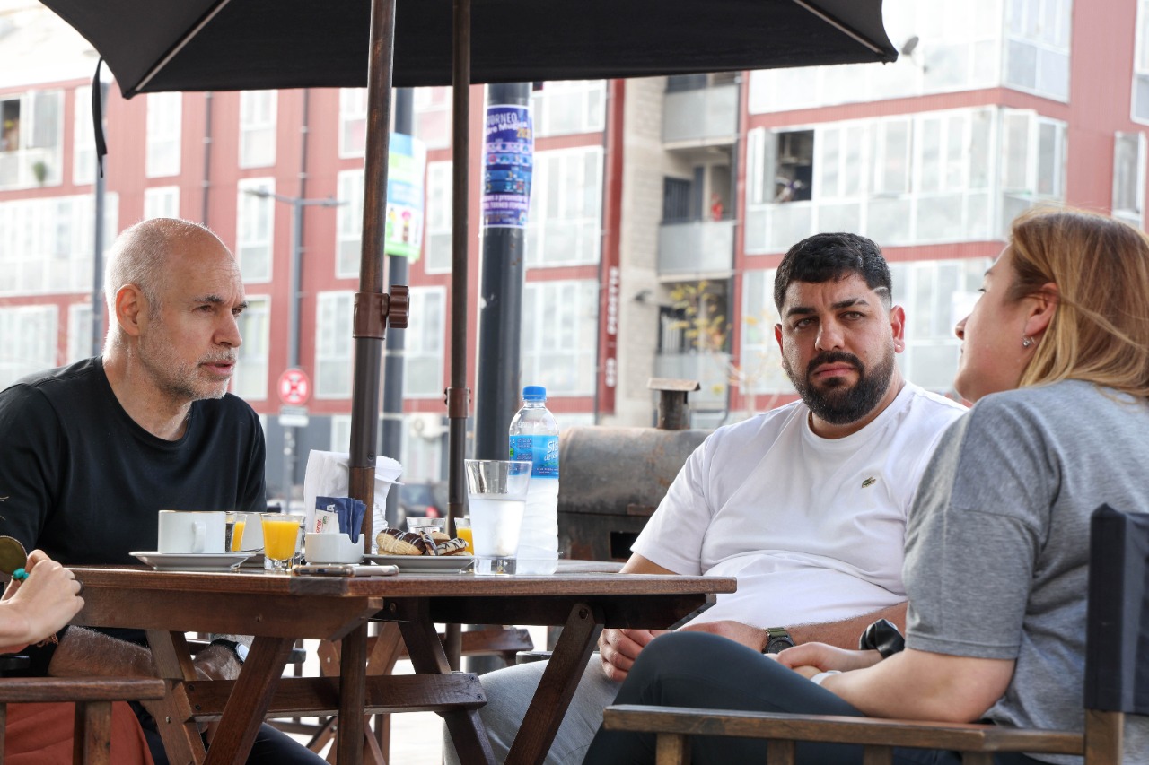 Larreta visitó a Lourdes, una emprendedora que abrió cuatro panaderías en el Barrio Mugica    