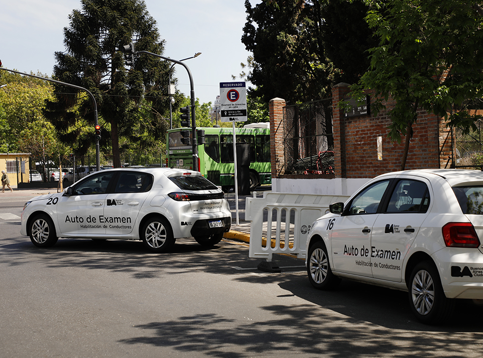 Ya funcionan las 10 sedes para sacar el registro de conducir en la Ciudad