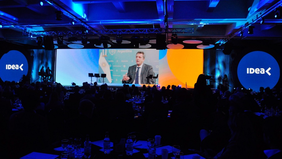 Massa, en "IDEA": "La política tiene que ceder y los empresarios también"