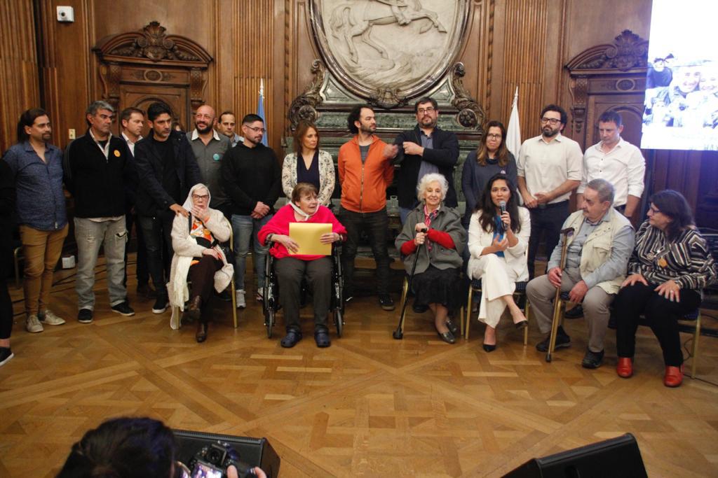Vicky Montenegro homenajeó a las Abuelas de Plaza de Mayo