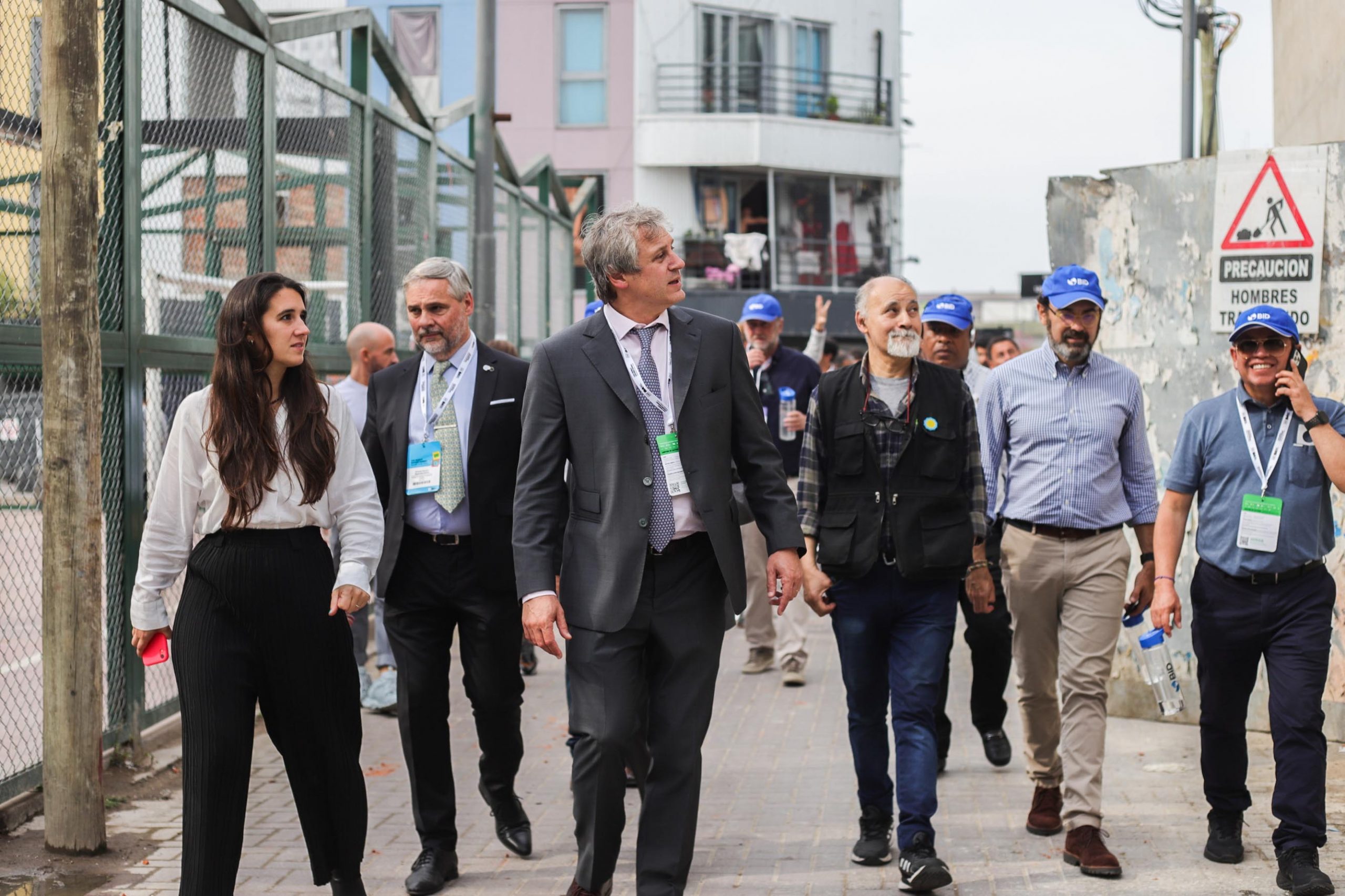 C40: Miguel recorrió el Barrio Mugica con alcaldes y autoridades del BID 