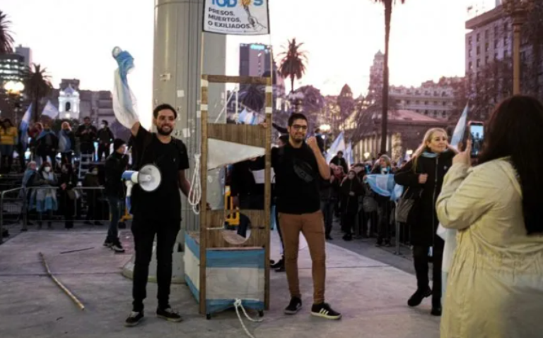 Levantaron el secreto bancario por pagos de Caputo a Revolución Federal