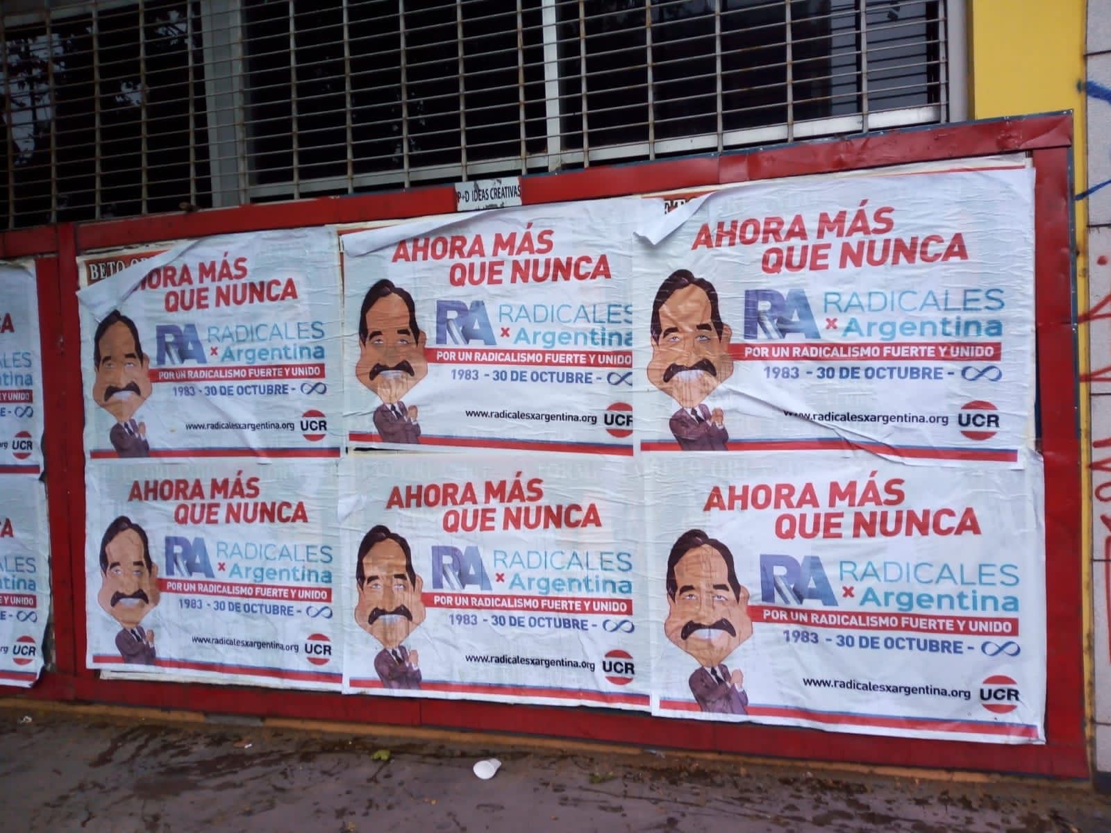 El angelicismo empapeló la Ciudad con Alfonsín 1983