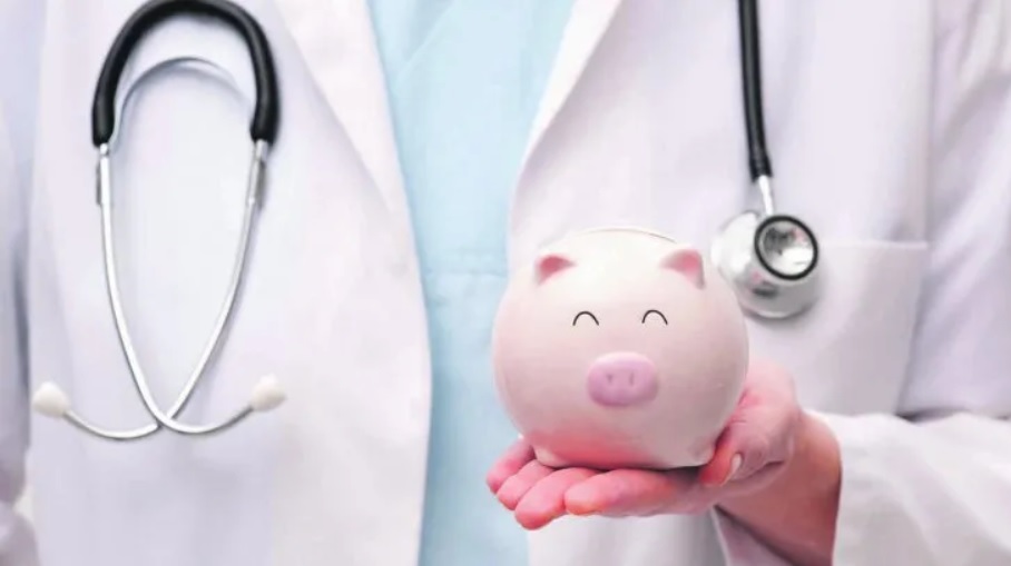 El Gobierno y un mensaje a Cristina: desdoblaron la suba en prepagas