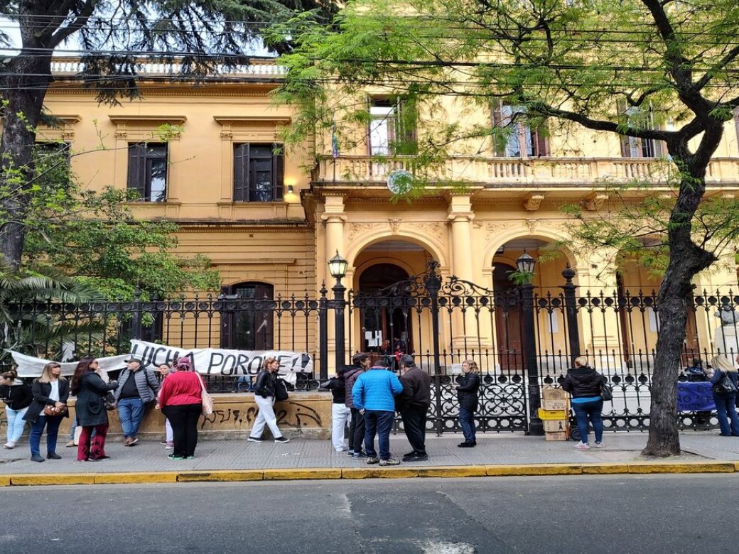 Acuña le inició un sumario al vicerrector del Mariano Acosta