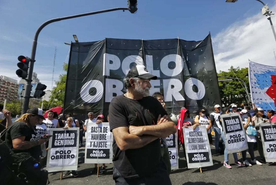 Tras una reunión con Tolosa Paz, la Unidad Piquetera levantó el acampe