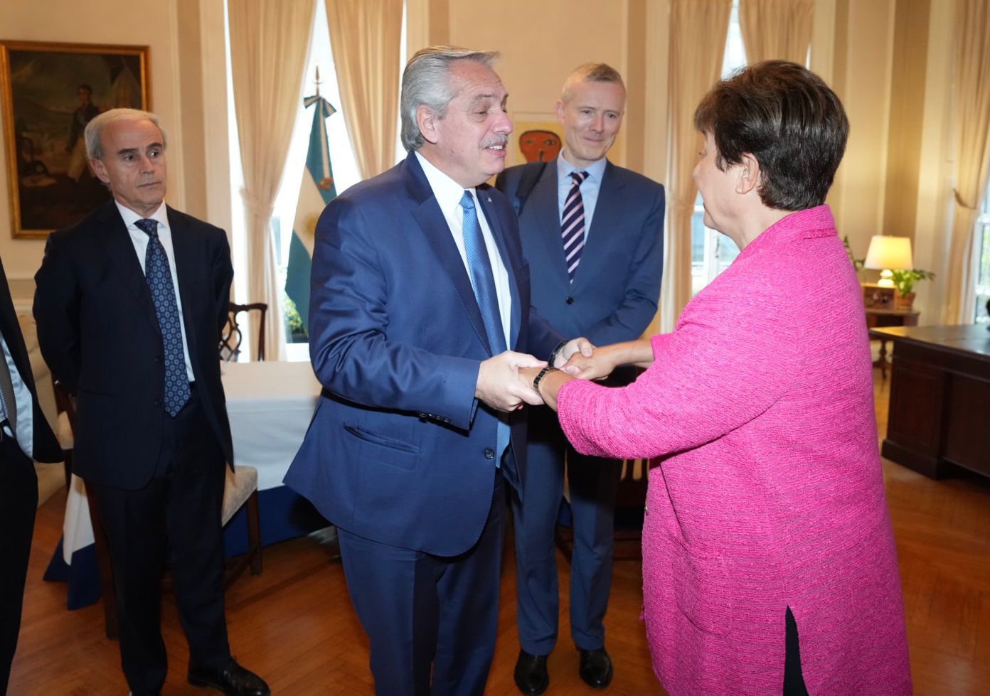 Alberto se reunirá con Georgieva en el G20 por la reducción de los sobrecargos