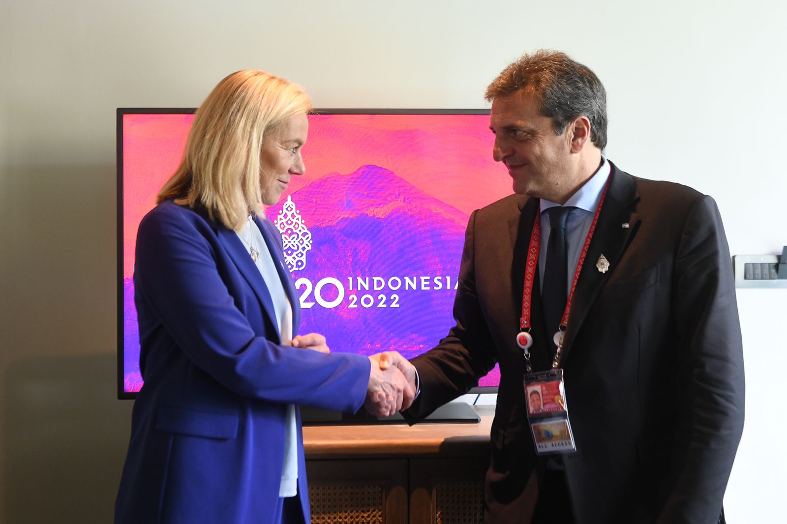 Massa se reunió con los ministros de Economía de Francia y de Países Bajos