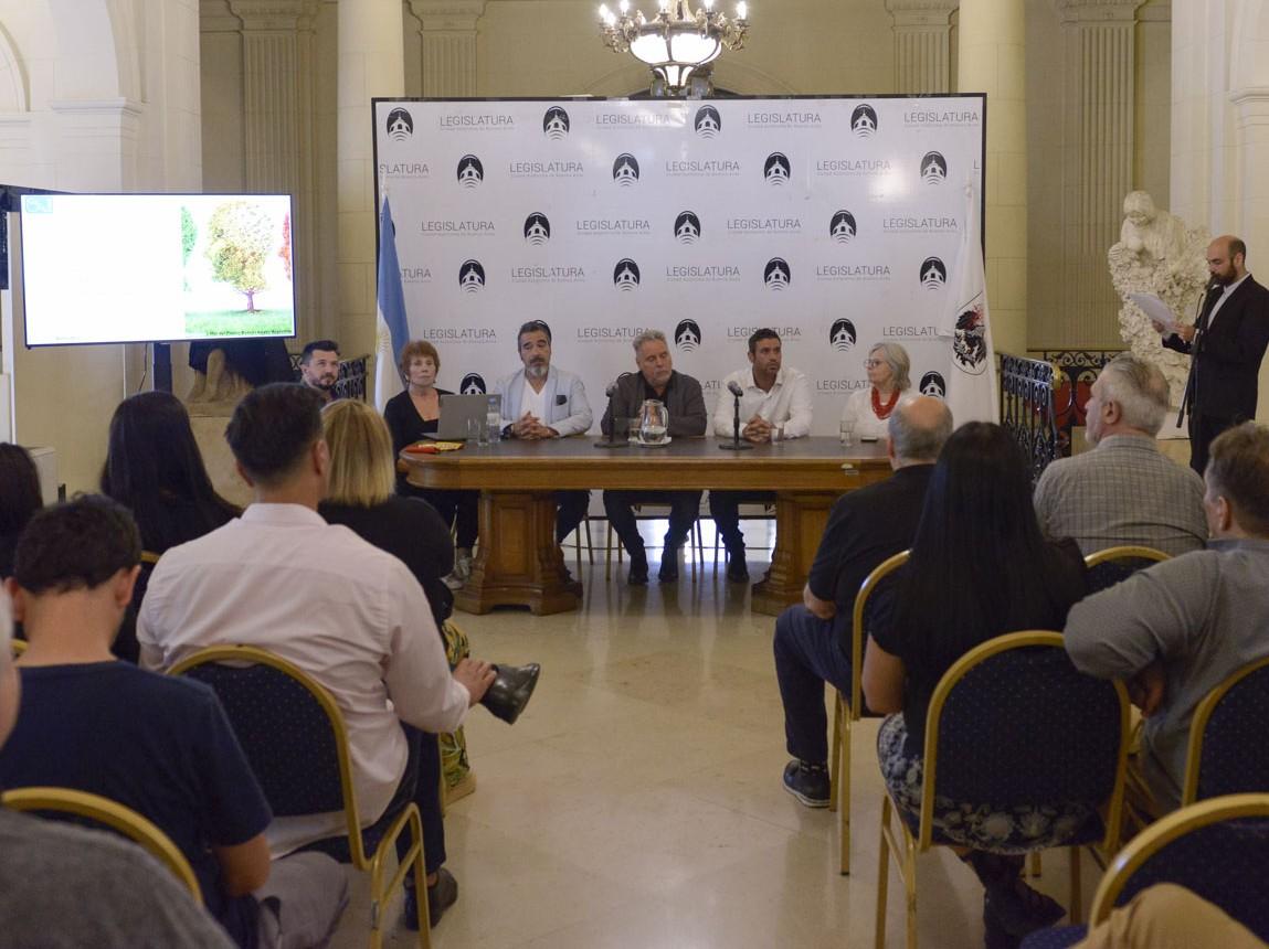 Distinguieron a ONG que brindó charla sobre Mal de Alzheimer