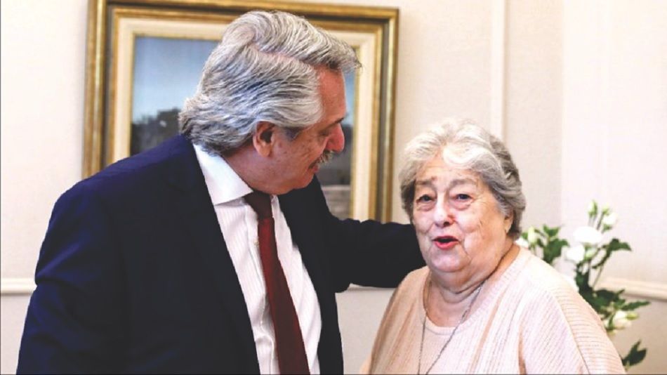 El Gobierno decretó tres días de duelo por la muerte de Hebe de Bonafini