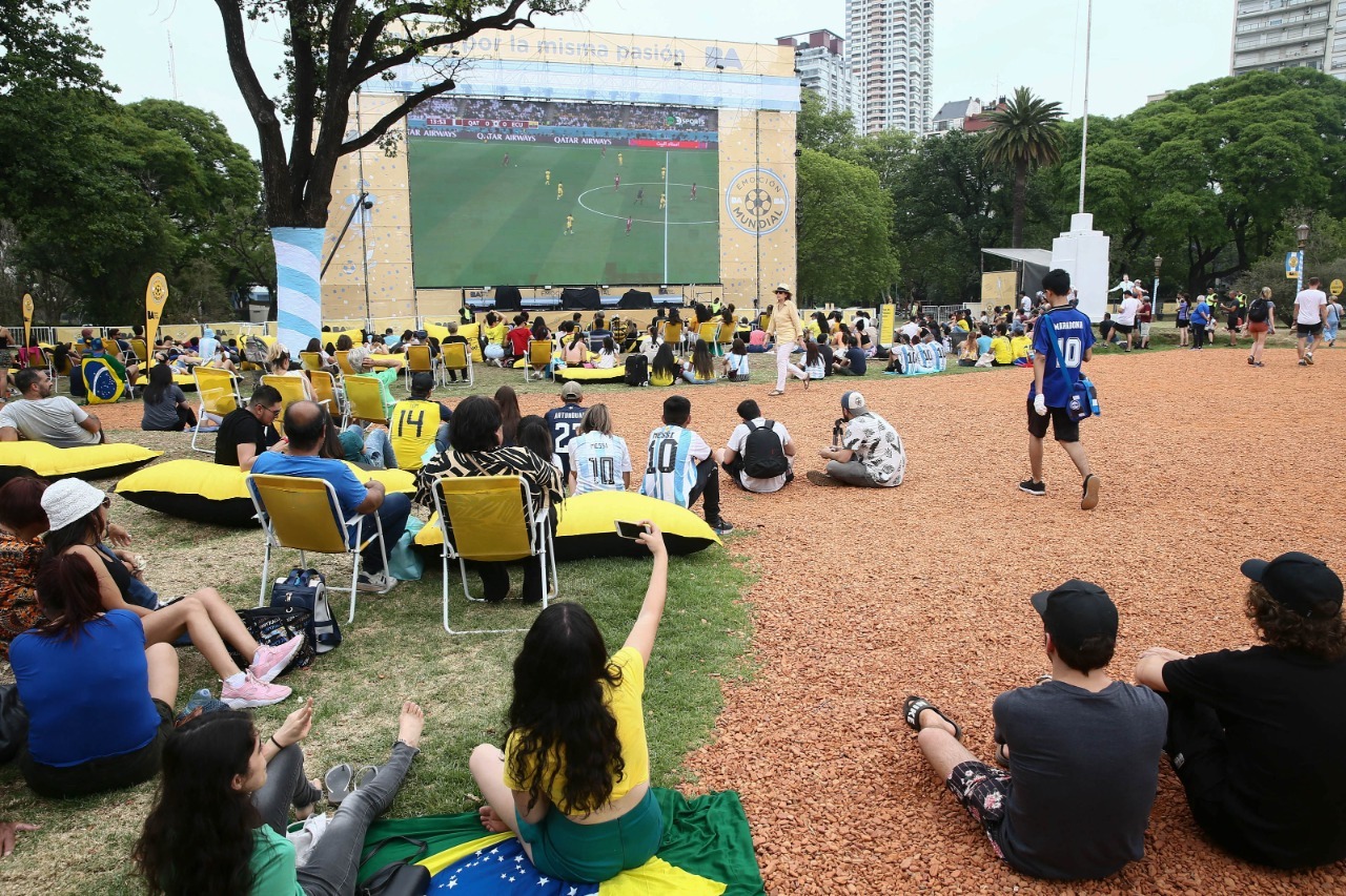 Más de 8 mil personas disfrutaron en Plaza Seeber el primer día del Mundial