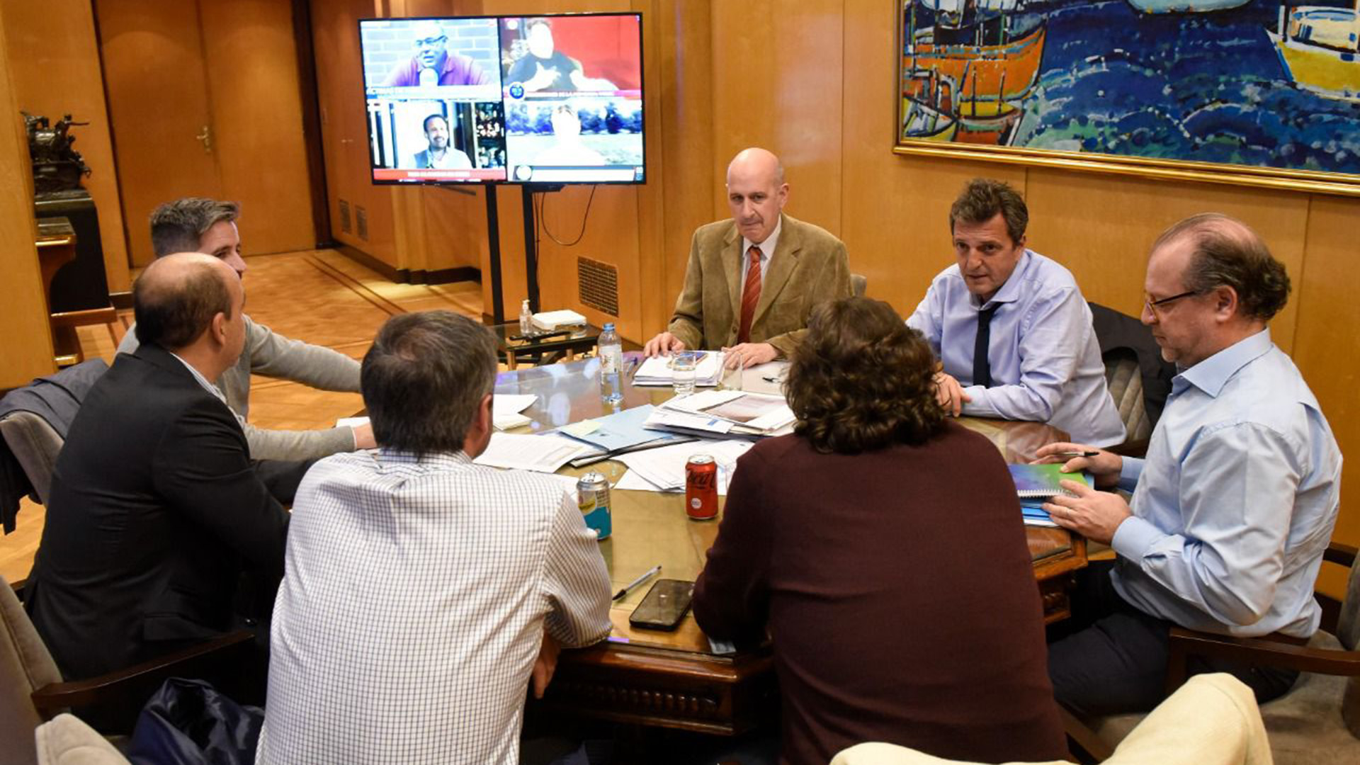 Massa trabaja en nuevas medidas para contener los dólares financieros