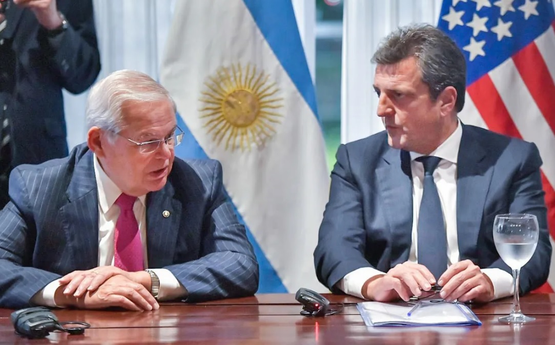 Cuentas de argentinos en EE.UU: Massa apunta al blanqueo de Macri en 2017