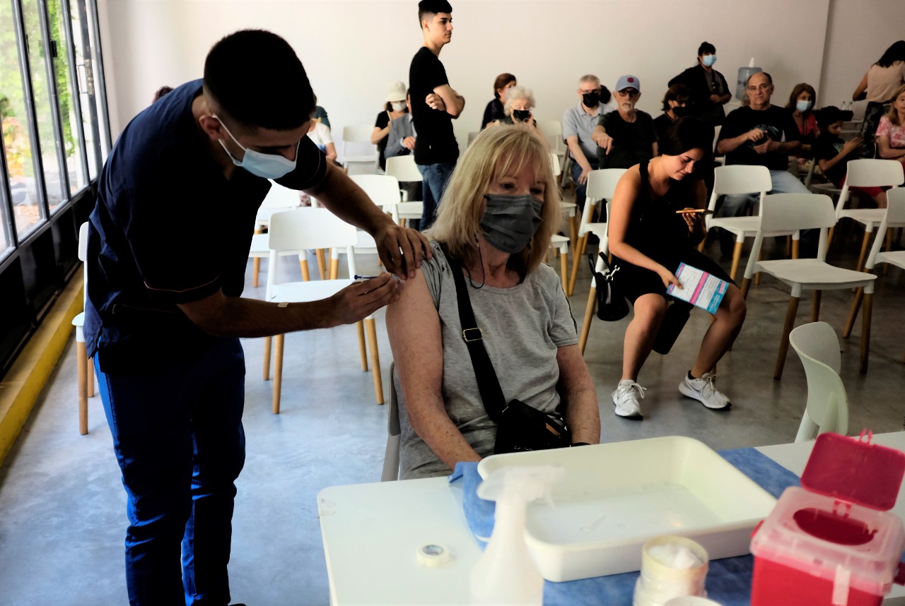 Por la suba de casos, el GCBA abre cinco centros de vacunación Covid