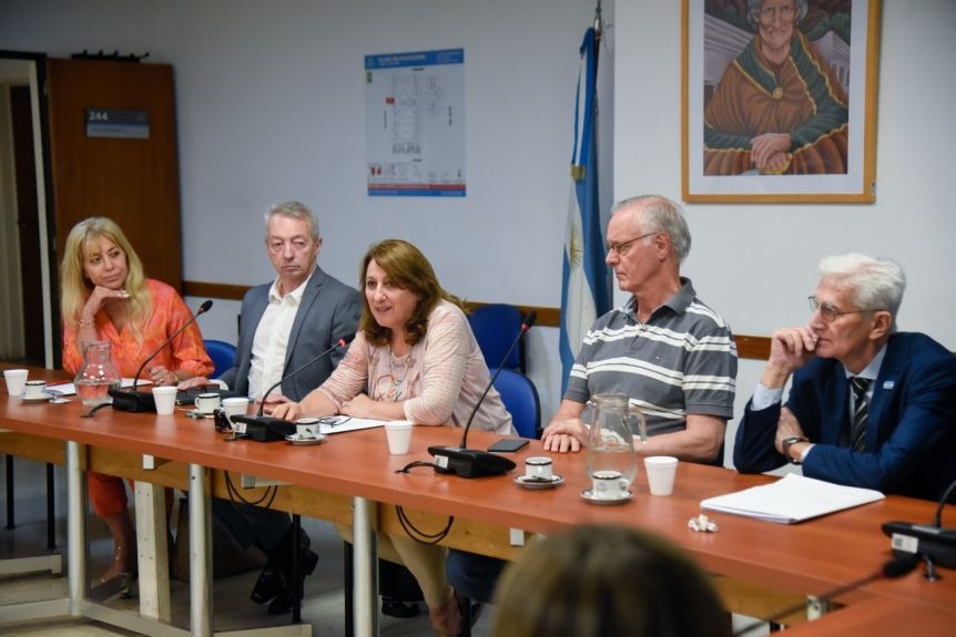 Funcionarios y especialistas en salud evaluaron un proyecto clave