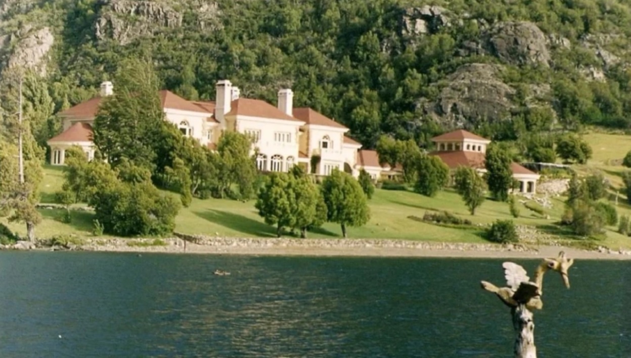Lago Escondido: allanaron la estancia de Lewis por el viaje de los jueces