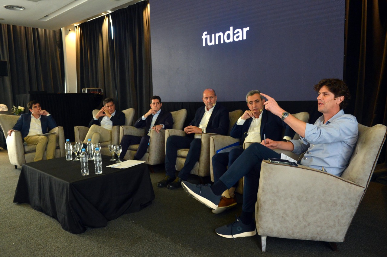 Lousteau: "La manera de salir de la grieta es abordando la grieta"