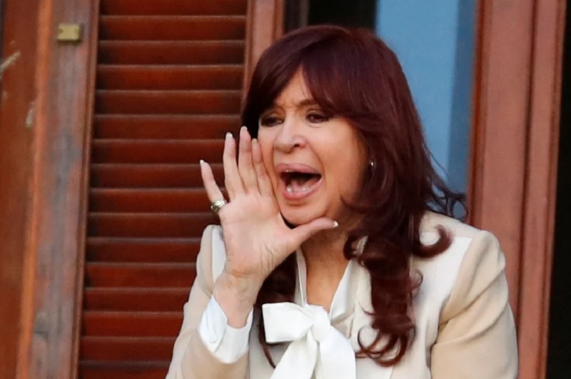 Encuesta: más del 60% no cree que Cristina vaya a bajar su candidatura