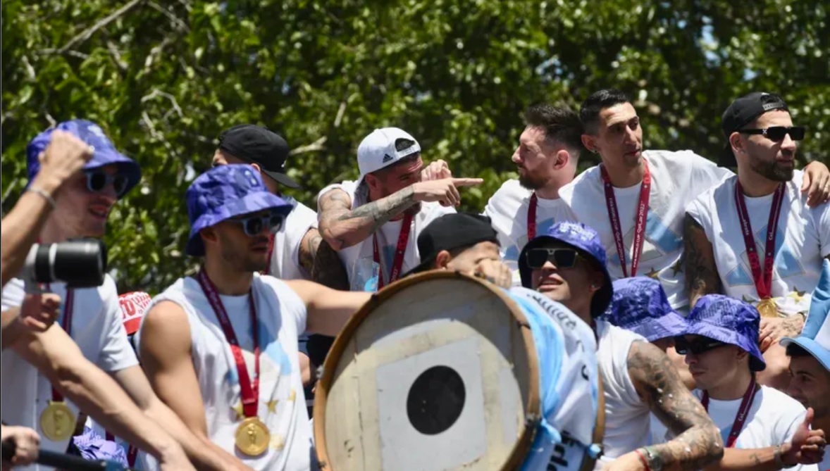 Caravana emotiva: las lágrimas de Scaloni y los posteos de los jugadores