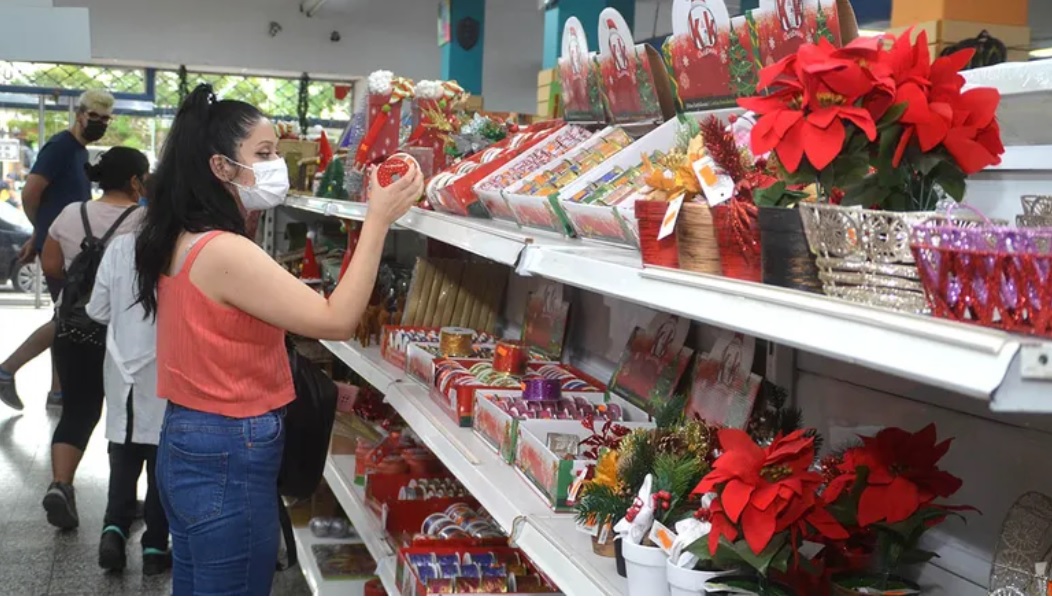 Navidad: comerciantes vendieron 1,8% menos que el año pasado