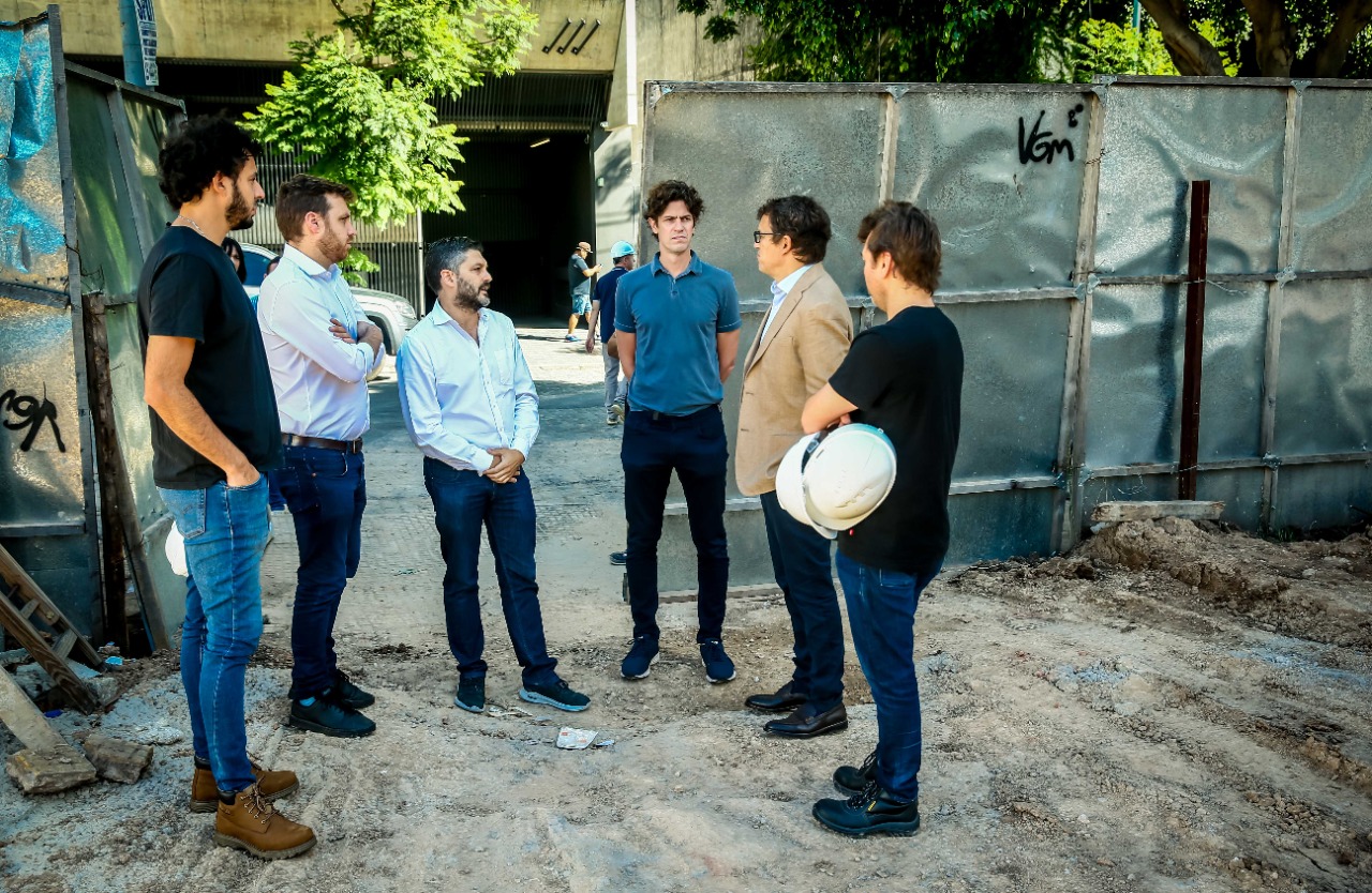 Lousteau y Ferrario recorrieron las viviendas en obra de la ex Autopista 3