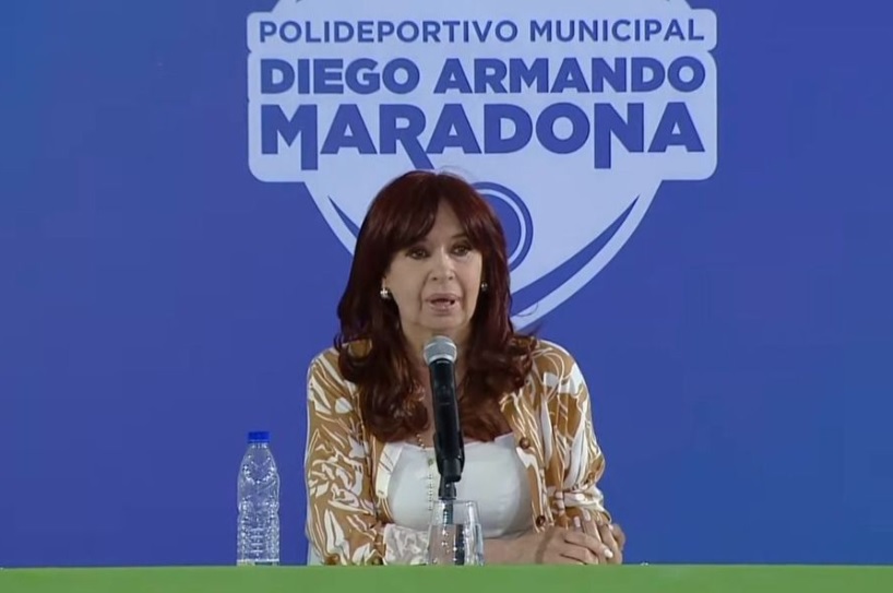 Cristina, en modo campaña: "No es renunciamiento, es proscripción"