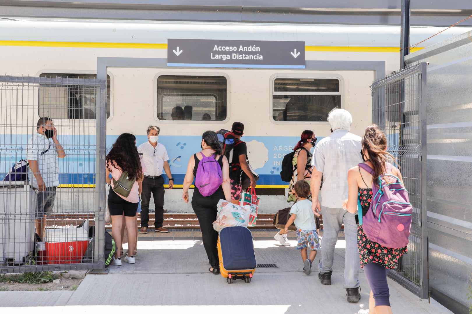 Año nuevo: 345 mil personas se trasladarán en micros, trenes y aviones