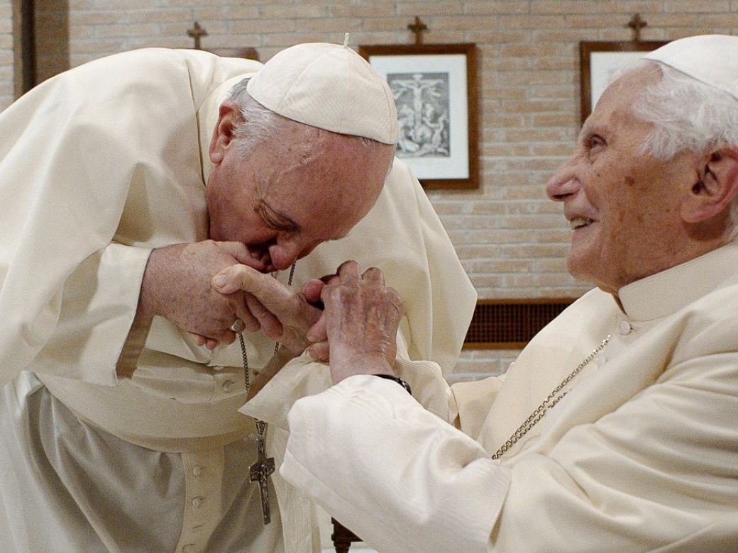 El homenaje de Francisco "al amado Benedicto XVI"