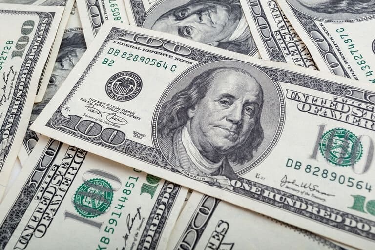El dólar blue no para de subir: llegó al récord de $383