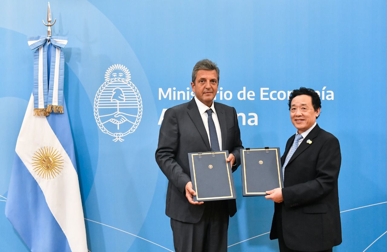 Massa firmó convenios con la FAO para el desarrollo federal