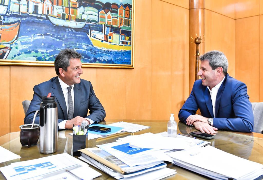 Massa y Uñac firmaron un acuerdo de financiamiento por USD 1,6 millones