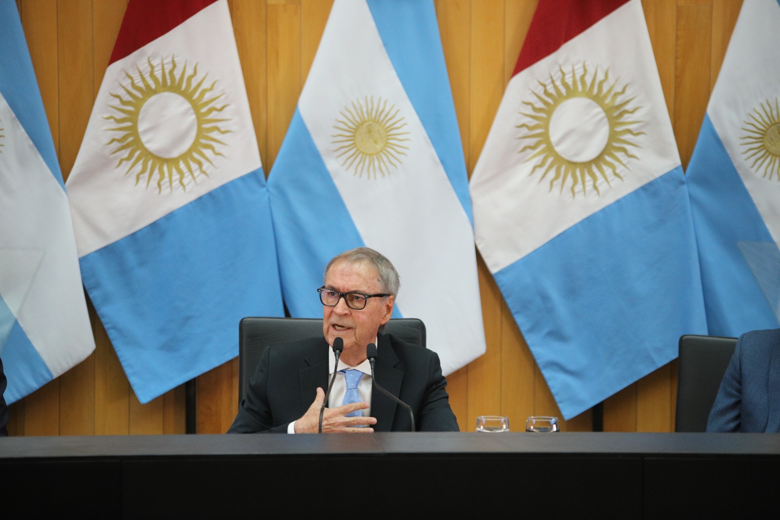 Con tono presidencial, Schiaretti rechazó el juicio político a la Corte