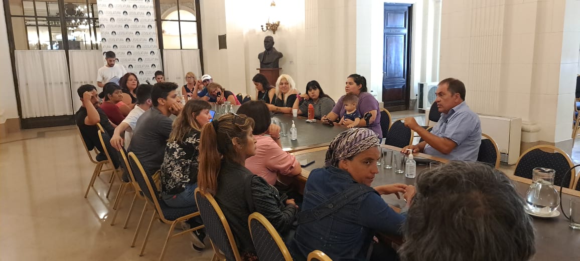 Legisladores del FdT, con vecinos por la situación "crítica" en el barrio Inta