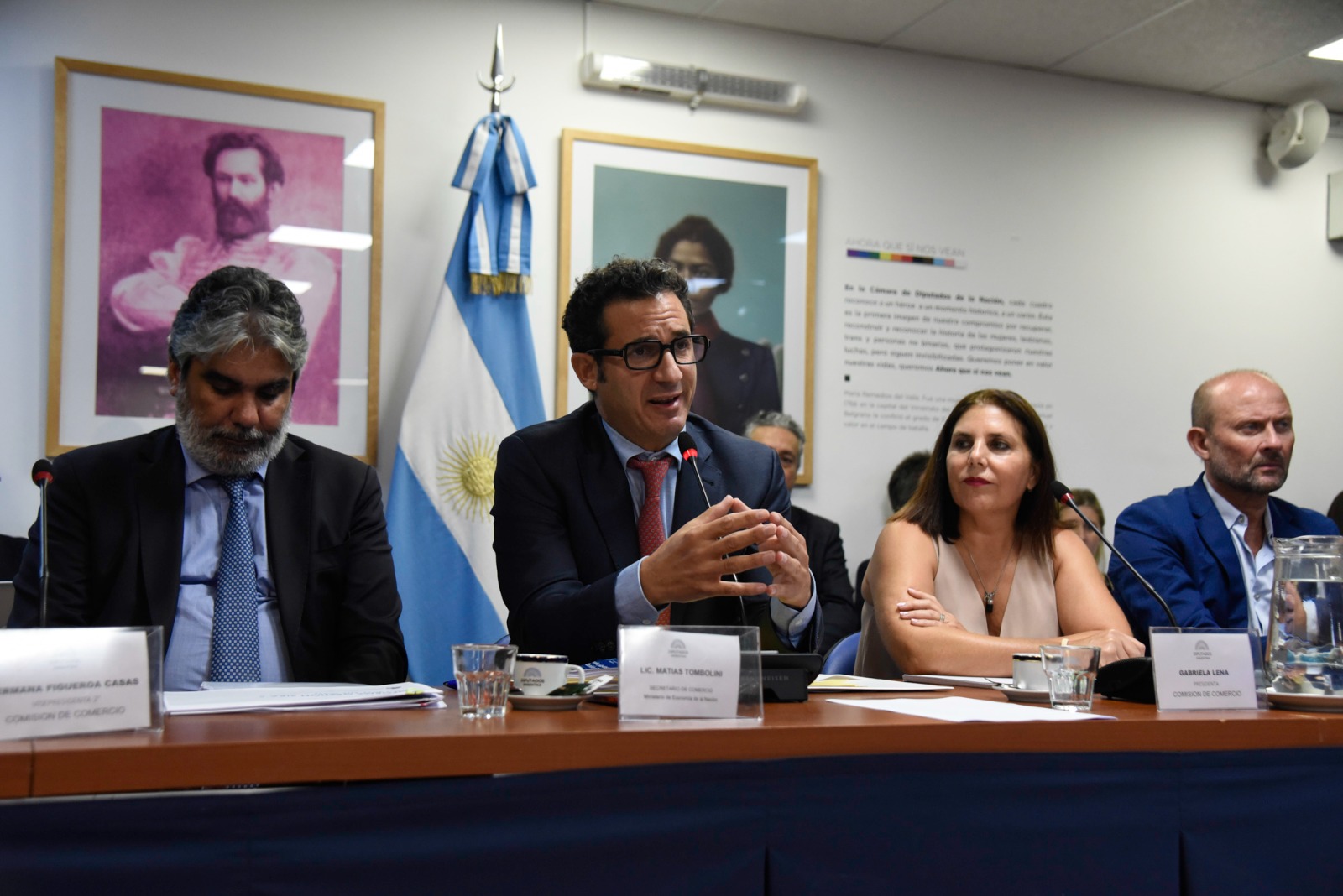 Las críticas de los diputados y las respuestas de Tombolini