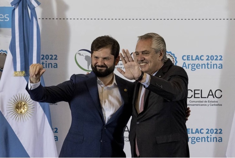 Alberto criticó a la justicia chilena y Gabriel Boric salió a cruzarlo