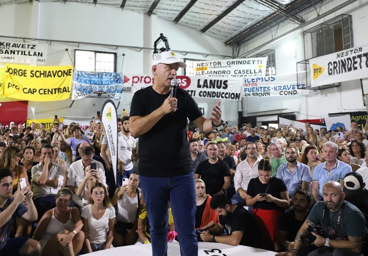 Grindetti formalizó su candidatura a gobernador: quiénes lo acompañaron