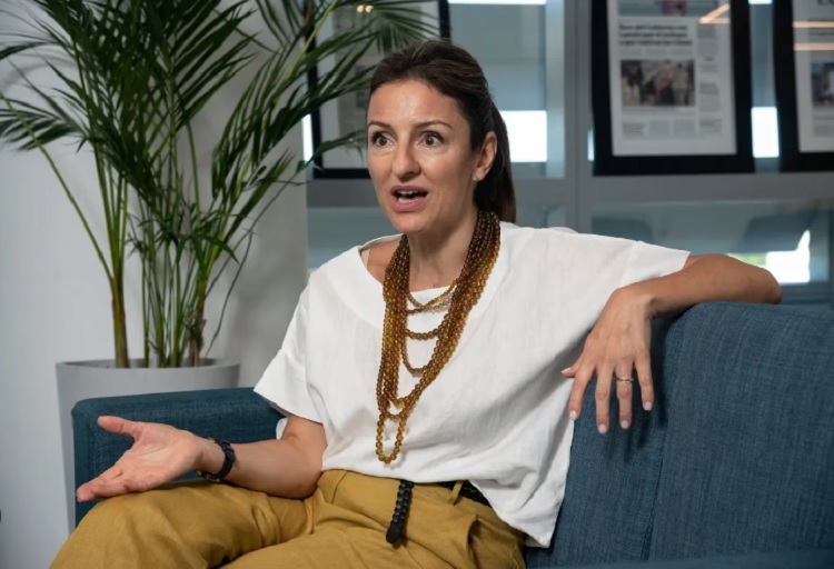 Acuña: “El Ministerio de la Mujer solo sirvió como caja para la militancia”