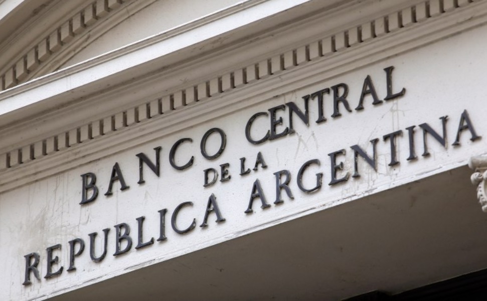 Por el salto de la inflación, el BCRA subió la tasa de interés