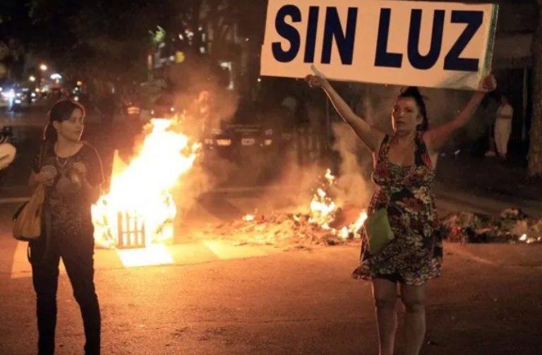 Más de 50 mil usuarios siguen sin luz en CABA y el Conurbano