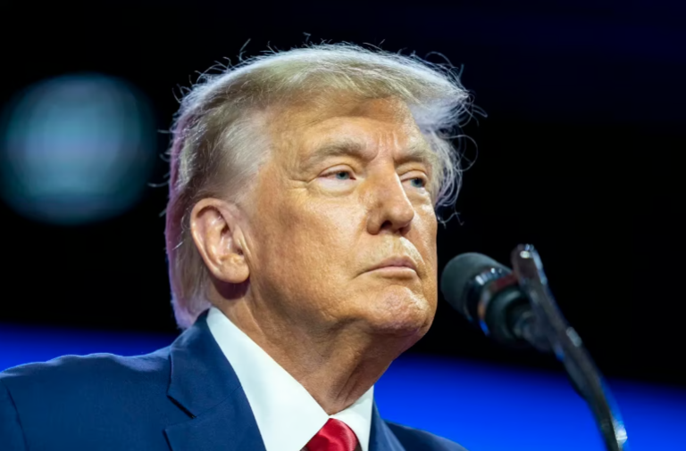 Trump aseguró que será arrestado el martes y convocó protestas