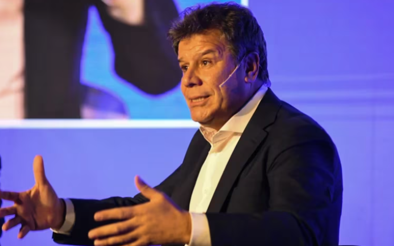 Manes advirtió que "sin desarollo peligra la democracia"