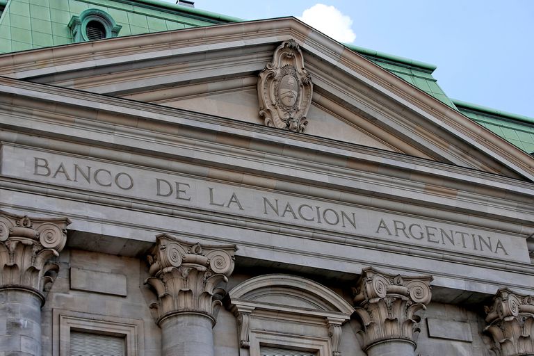 Revés judicial para Milei: frenan la conversión a SA del Banco Nación