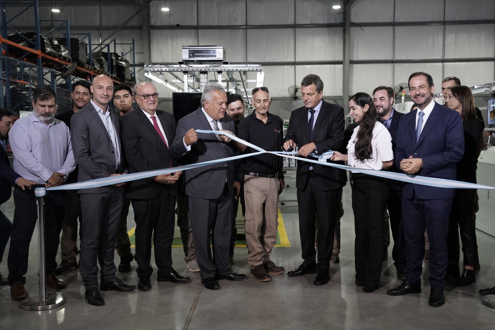 Massa inauguró la primera fábrica inteligente de América Latina