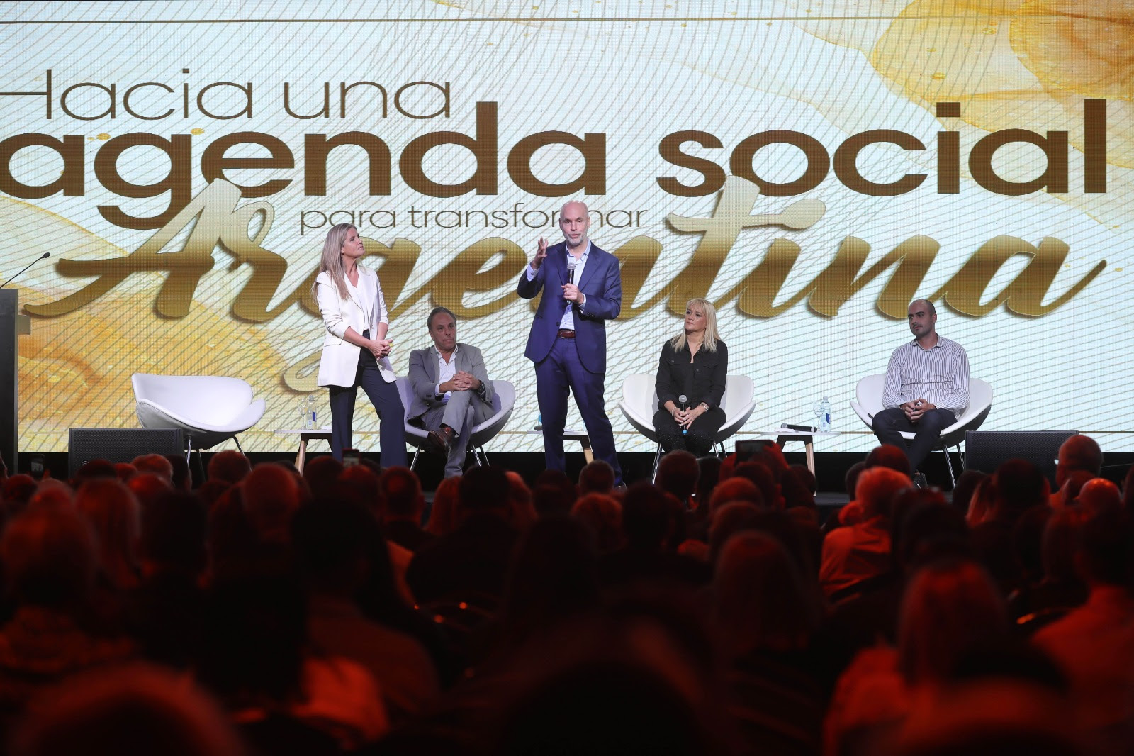 Larreta, Santilli y Hotton, junto a mil pastores, presentaron la agenda social