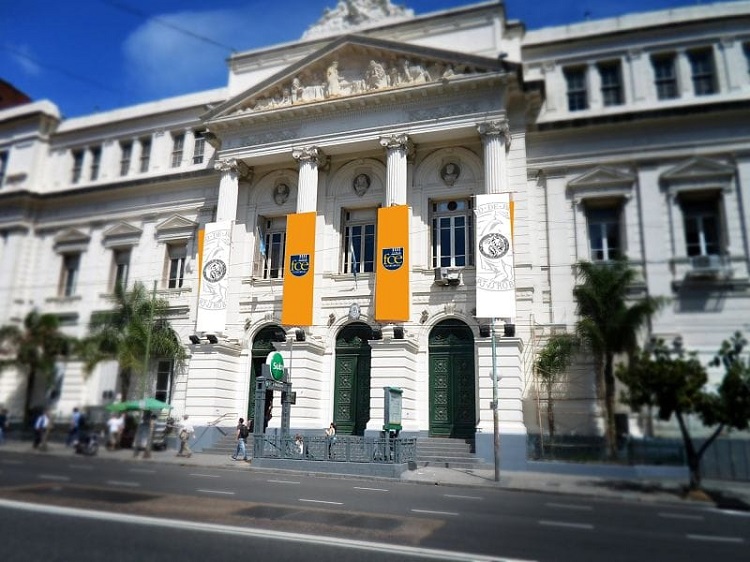 La UBA apoyó el canje de deuda pública propuesto por Massa