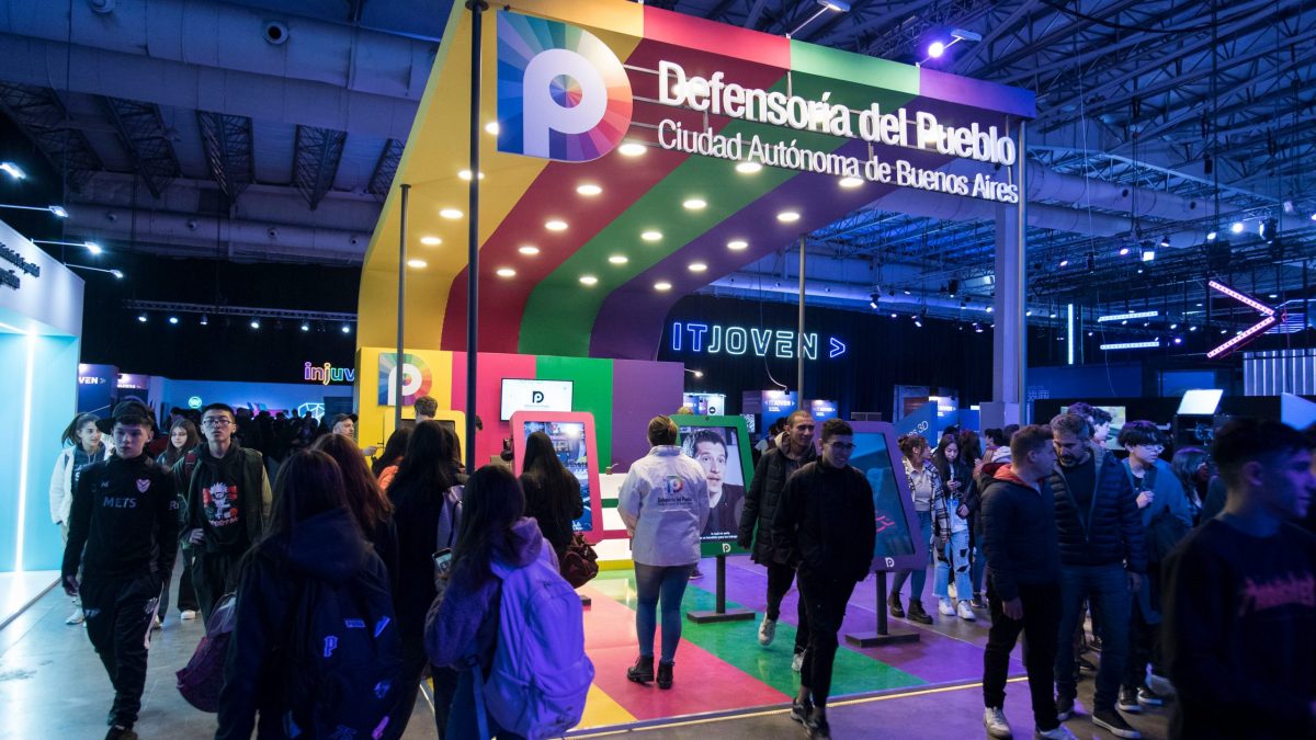 Derechos en el entorno digital: la Defensoría porteña en la IT JOVEN 2023