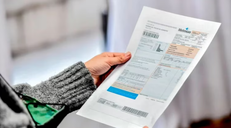 Todos los aumentos de mayo: tarifas, transporte, prepagas y colegios