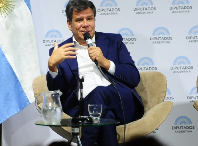 Manes: "Massa trata que la bomba le caiga al próximo gobierno"