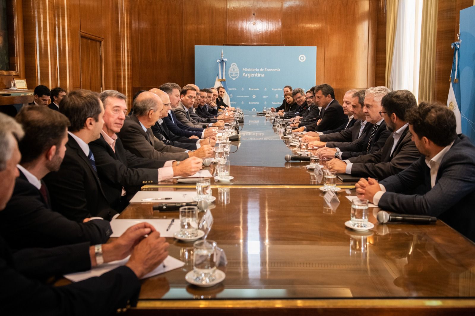 Massa, con empresarios para agilizar operaciones comerciales con Brasil